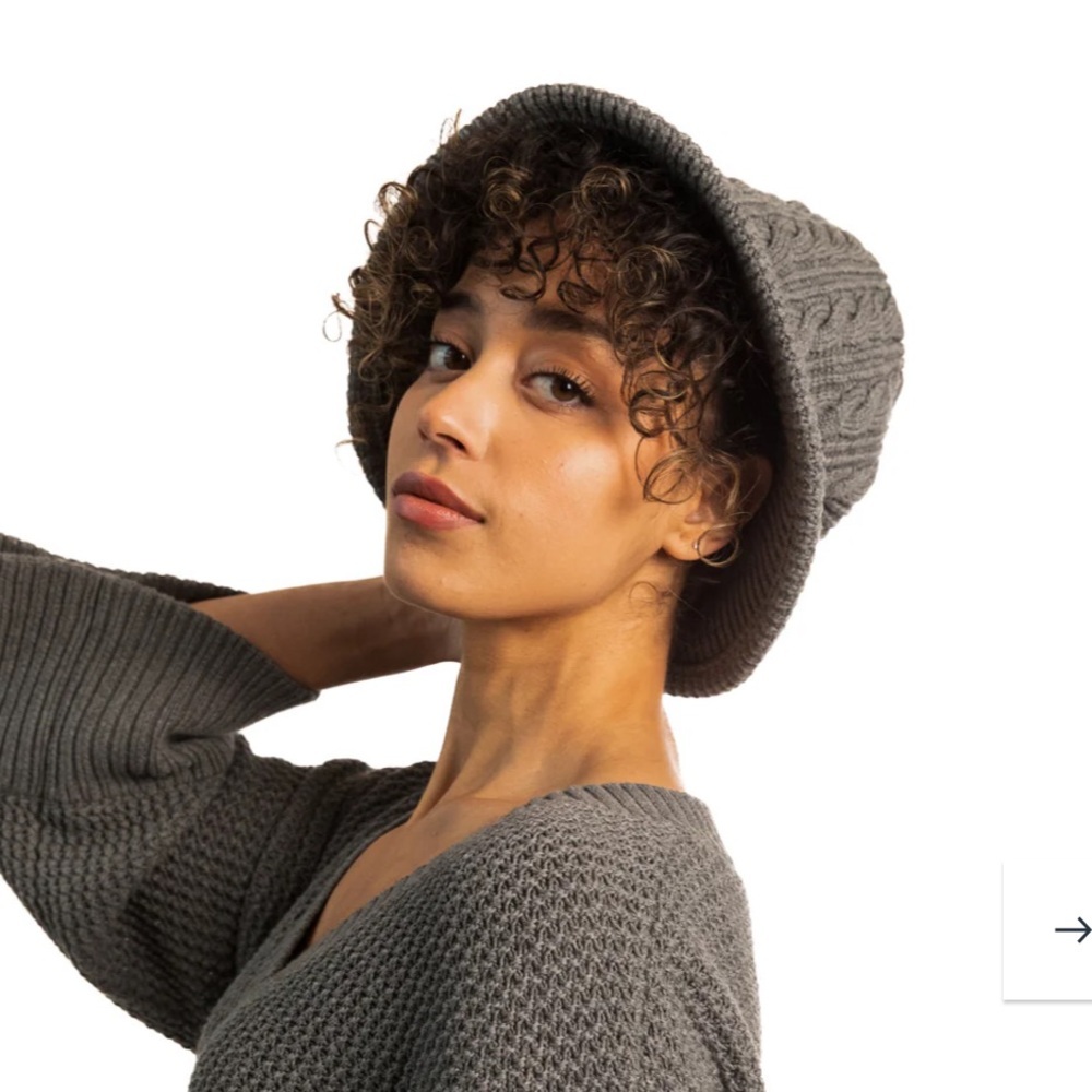 New Paper Label Ariel Cable Knit Hat O/S